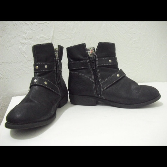 Cynthia Rowley Girls Ankle Boots - Picture 2 of 5